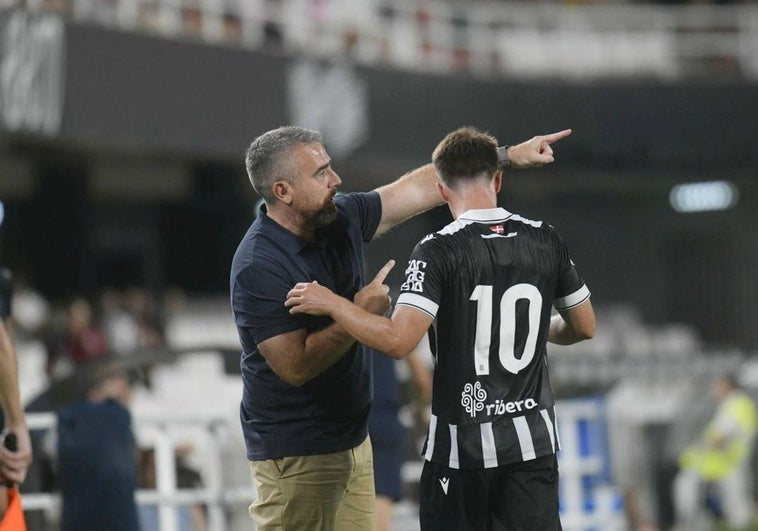 La estrategia de Javi Rey se basa en tener a todos los efectivos del Cartagena enchufados